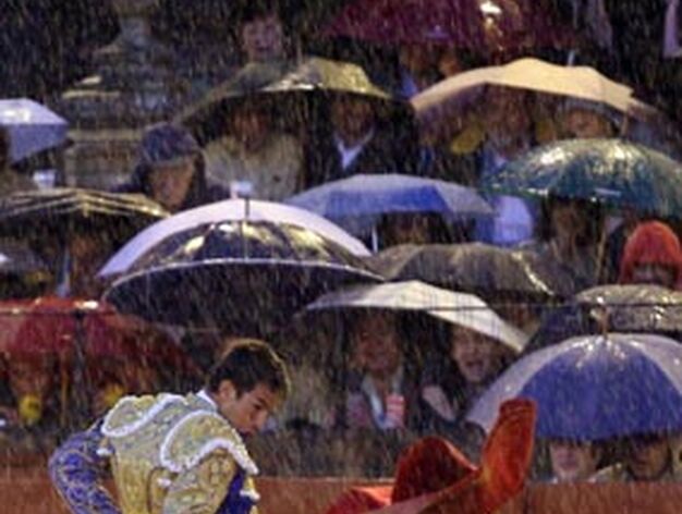 Temple de Manzanares bajo la lluvia ('08)
