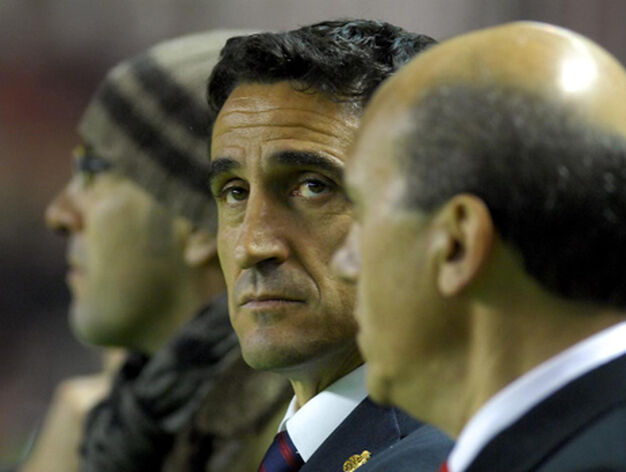 Jim&eacute;nes y Del Nido, entrenador y presidente del Sevilla, minutos antes del comienzo del choque.

Foto: Manuel G&oacute;mez