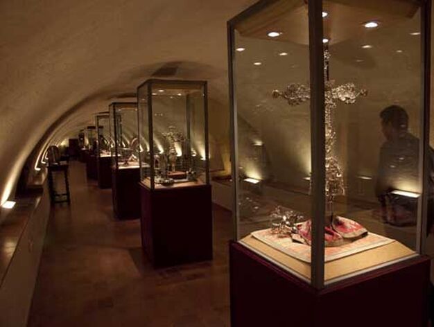 Las vitrinas de exposici&oacute;n est&aacute;n ubicadas justo en la cripta.

Foto: Jaime Mart&iacute;nez