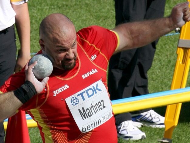 El lanzador de peso Mart&iacute;nez durante una prueba en el Estadio Ol&iacute;mpico berlin&eacute;s durante el Mundial de Atletismo 2009.

Foto: EFE