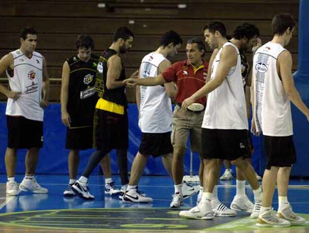 Scariolo dispone a los jugadores para realizar un partido.

Foto: Manuel G&oacute;mez