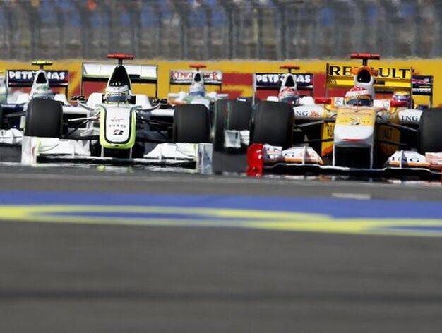Barrichello y Alonso durante el Gran Premio de Europa