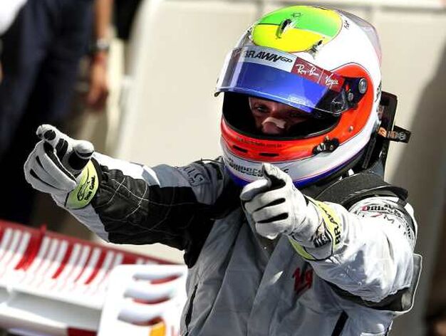 El piloto brasile&ntilde;o de la escuder&iacute;a Brawn, Rubens Barrichello, celebra su victoria en el Gran Premio de Europa de F&oacute;rmula Uno