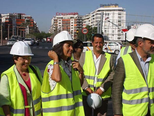 La consejera de Obras P&uacute;blicas y Transportes, Rosa Aguilar, visita la futura estaci&oacute;n del Metro en Puerta Jerez./ Jose &Aacute;ngel Garc&iacute;a