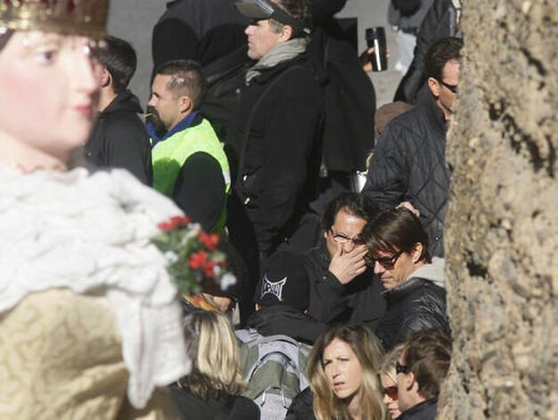 Tom Cruise conversa con Jos&eacute; Luis Escolar con los Gigantes y Cabezudos en la muralla.

Foto: Antonio Pizarro