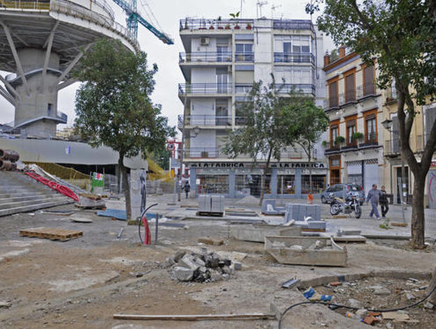 Obras a medio terminar en el extremo Oeste de la plaza, a pocos metros de Jos&eacute; Gestoso. 

Foto: Juan Carlos V&aacute;zquez