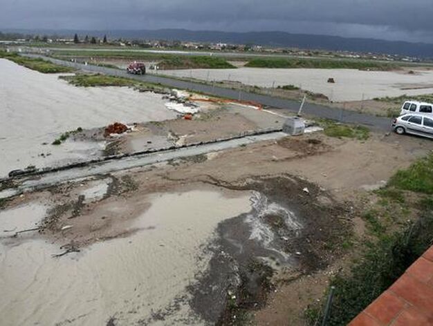 La crecida del r&iacute;o Gualdaquivir inunda algunas zonas de la provincia.