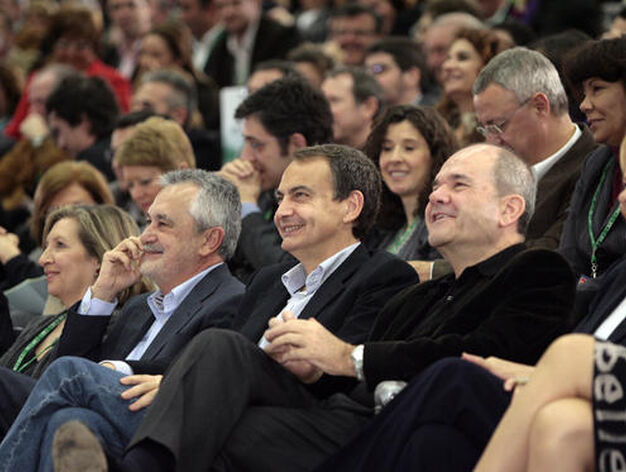 De izquierda a derecha, Gri&ntilde;&aacute;n, Zapatero y Chaves, durante la clausura del Congreso./ Juan Carlos Mu&ntilde;oz