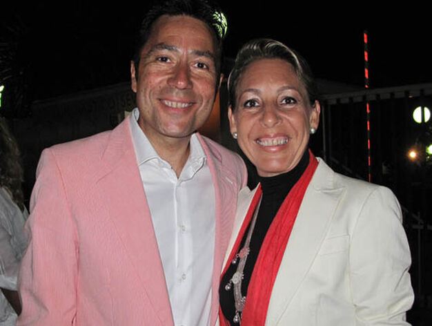 Pepe da Rosa, presentador de la gala, y su esposa, Eva Mart&iacute;n.

Foto: Victoria Ram&iacute;rez