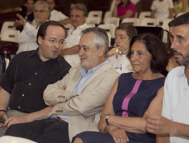 El presidente de la Junta de Andaluc&iacute;a, Jose Antonio Gri&ntilde;&aacute;n, observa los ensayos.

Foto: Jaime Mart&iacute;nez