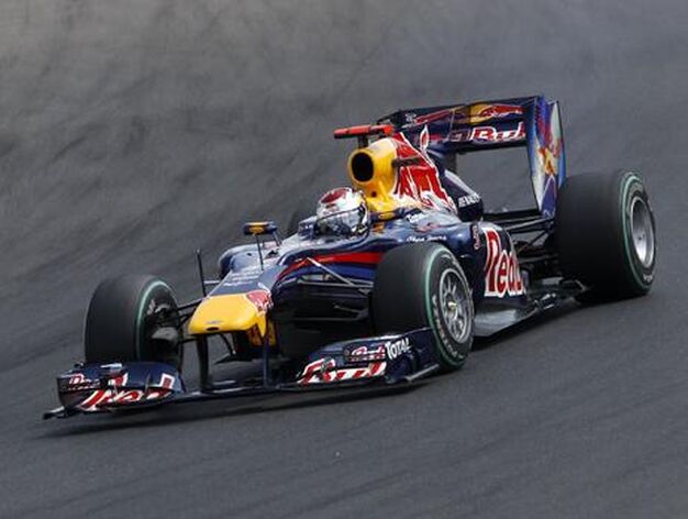 Fernando Alonso acaba segundo por detr&aacute;s de Webber en el Gran Premio de Hungr&iacute;a. / Reuters