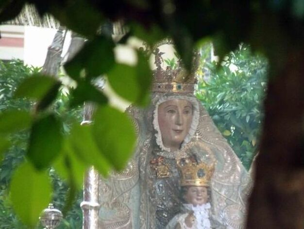 La procesi&oacute;n de la Virgen de los Reyes vista por Ruesga Bono.

Foto: Ruesga Bono