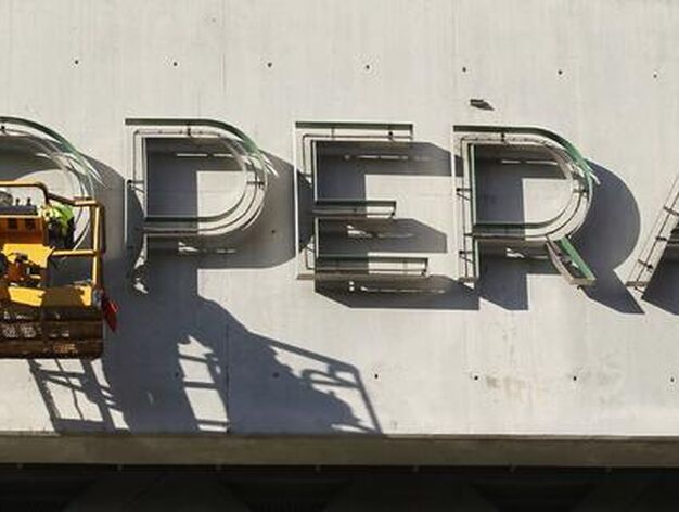 Retirada del nombre de Lopera del estadio del Betis. / Antonio Pizarro

Foto: Antonio Pizarro