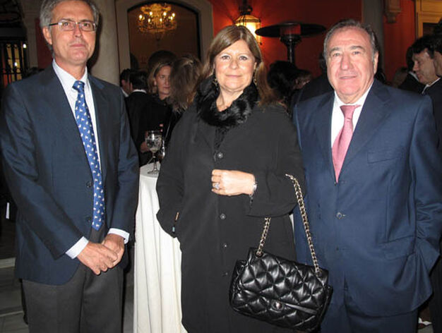 El abogado Jos&eacute; Manuel Pumar, Manuela Vallejo, y Manuel Mu&ntilde;oz, presidente de Guadarte.

Foto: Victoria Ram&iacute;rez