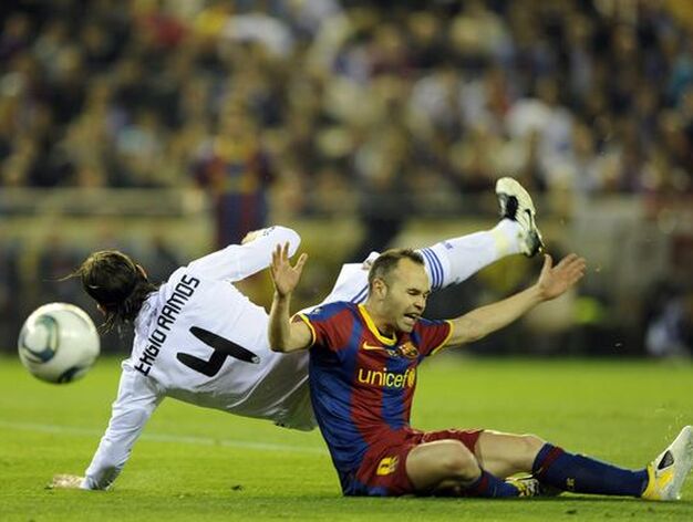 El Madrid se lleva la Copa del Rey al vencer el Barcelona en la pr&oacute;rroga por 0-1. / AFP