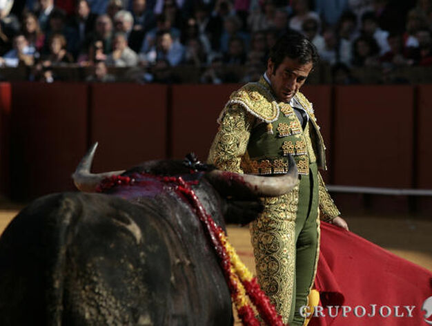 Juan Mora toreando el primer toro de la tarde.

Foto: Juan Carlos Munoz