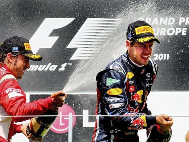 Fernando Alonso y Sebastian Vettel, en el podio del Gran Premio de Europa.

Foto: EFE