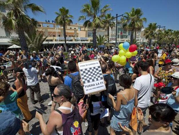 Los indignados protestaron en Valencia por el alto coste del Gran Premio de Europa.

Foto: EFE