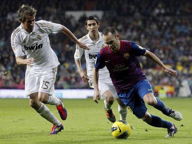 El Barcelona vence al Real Madrid a domicilio (1-3). / Reuters