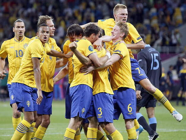 Inglaterra vence 'in extremis' en un partido loco y dejan a Suecia fuera de la Eurocopa.

Foto: EFE