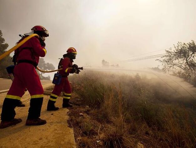 El fuego arrasa miles de hect&aacute;reas en comarcas del interior de la provincia de Valencia.

Foto: AFP
