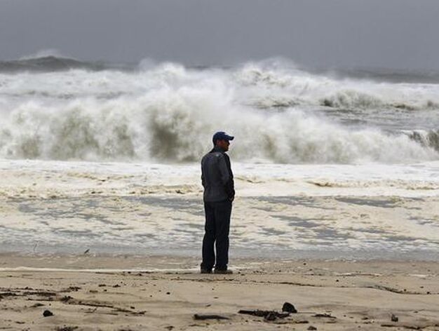 EEUU ya comienza a notar los efectos del hurac&aacute;n que afectar&aacute; a zonas del litoral como la ciudad de Nueva York.

Foto: REUTERS / AFP