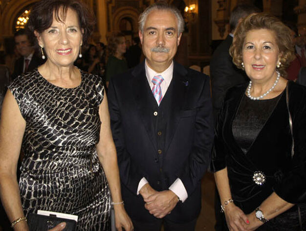 Lola Navas, Antonio Mar&iacute;a Rabasco y Reyes Gallego.

Foto: Victoria Ram&iacute;rez