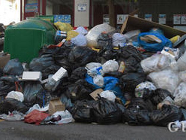 Monta&ntilde;as de basura en las calles.

Foto: Antonio Pizarro