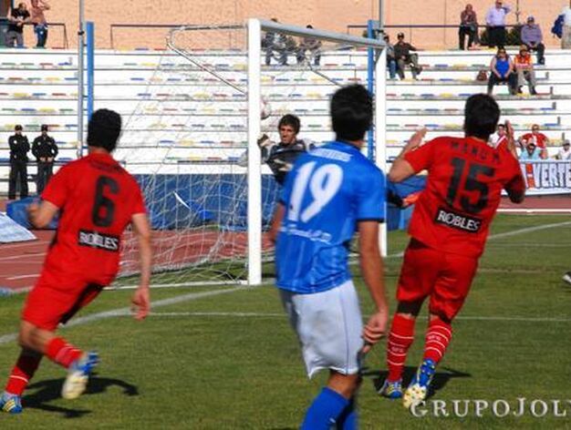 Los azulinos derrotan al filial sevillista (2-1) y regresan a la zona noble de la tabla.

Foto: Rioja