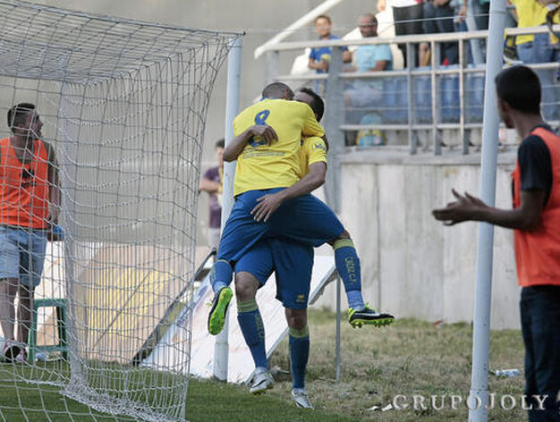 El C&aacute;diz golea a La Roda (4-1) y vuelve al cuarto puesto gracias a la derrota del Guadalajara

Foto: Fito Carreto