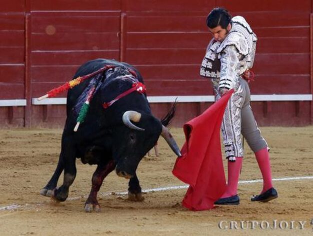 Morante quiso mucho con su tercero, pero no encontr&oacute; toro.

Foto: Manuel Aranda