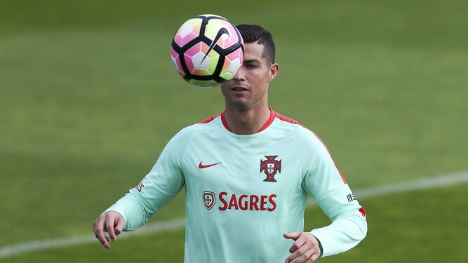 Ronaldo, en un entrenamiento con Portugal.