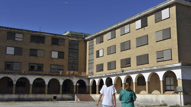 Una imagen reciente del edificio del complejo de Miraflores que será demolido.