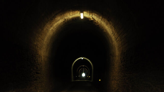 Entrada a uno de los 30 túneles de la Vía Verde, en torno a la que se creó el Consorcio en el año 1998.