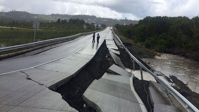 Estado en el que ha quedado una carretera al sur de Chile.
