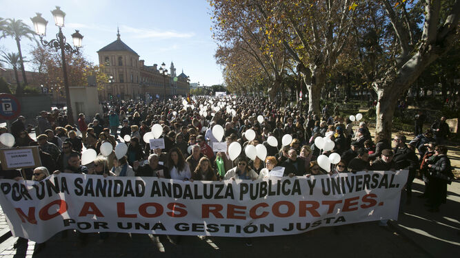 La cabecera de la marcha ante la sede de la Presidencia de la Junta, en Sevilla