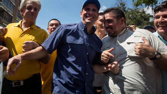 El gobernador del céntrico estado Miranda y dos veces candidato presidencial, Henrique Capriles, en la manifestación opositora celebrada ayer en Caracas.