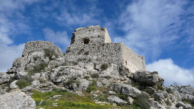El Castillo del Hierro de Pruna es una de las ocho fortalezas analizadas en el libro de Juan Francisco Molina.