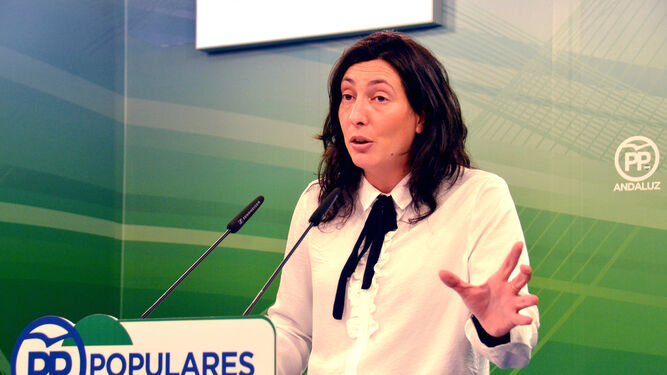 Dolores López, durante la rueda de prensa que ofreció ayer en Sevilla.