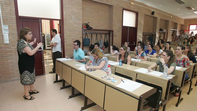 Un grupo de opositores se presenta a las últimas pruebas para Educación Infantil y Primaria en Almería.