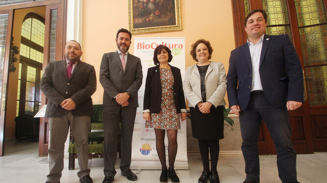 Rafael Peral (Junta de Andalucía), Jesús Rojas (Fibes), Ángeles Parra (Biocultura), Carmen Castreño (Ayuntamiento) y Álvaro Barrera (Ecovalia).