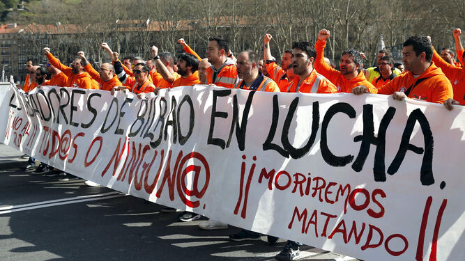 Estibadores del puerto de Bilbao en la manifestación que recorrió las calles de la capital vizcaína el pasado 3 de marzo.
