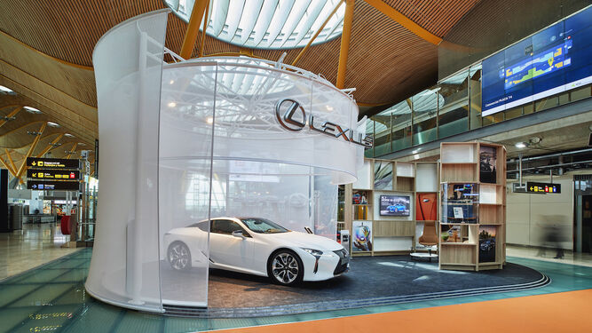 Lexus inaugura un espacio para conocer la marca dentro del aeropuerto de Barajas