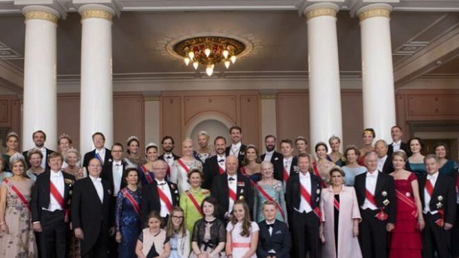 La realeza europea posa con la familia real noruega en Oslo.