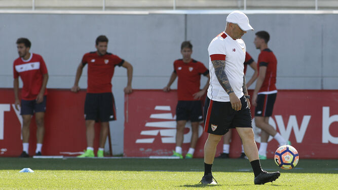 Jorge Sampaoli,  durante un entrenamiento del Sevilla.