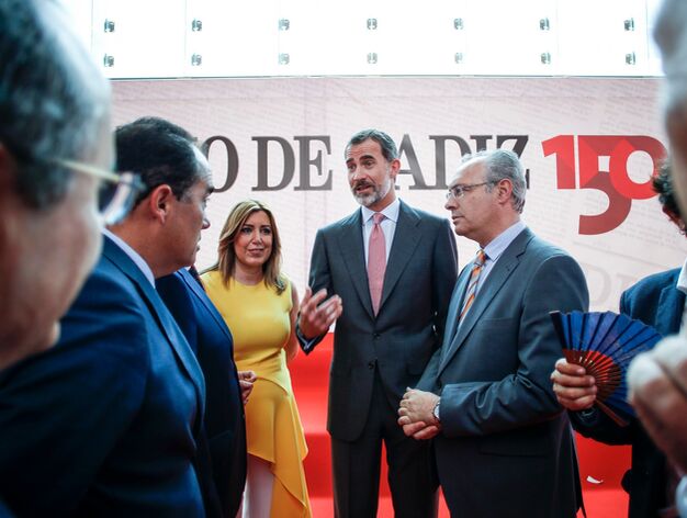 El Rey con Susana D&iacute;az y Juan Pablo Dur&aacute;n, presidente del Parlamento.