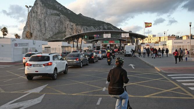 El paso fronterizo de La Línea a Gibraltar.