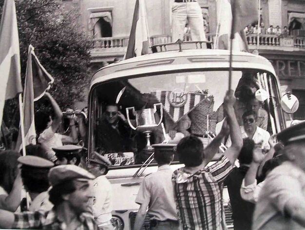 Recuerdo fotogr&aacute;fico de la primera Copa del Rey del Real Betis en su 40&ordm; aniversario