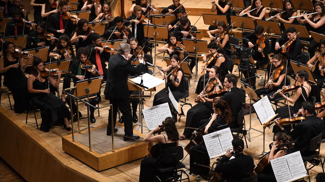 La Joven Orquesta Nacional de España toca la 'Novena' de Mahler en el Auditorio Nacional de Música.