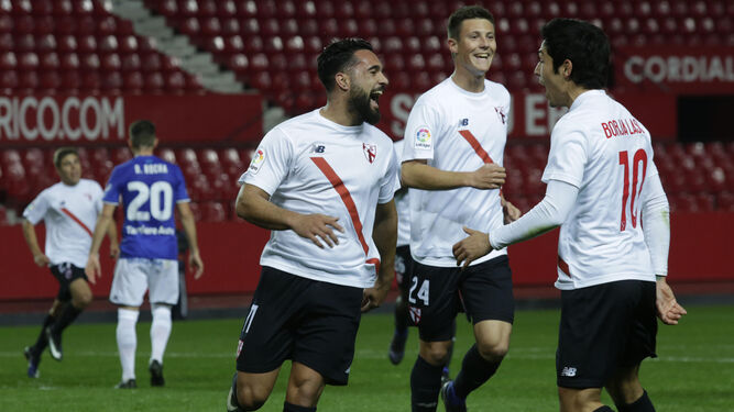 Ivi celebra, junto a Borja Lasso y Marc Gual, un gol el pasado curso.
